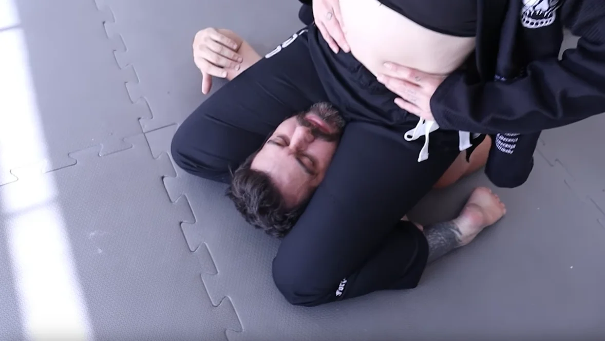 triangle hold with headscissor jiu jitsu