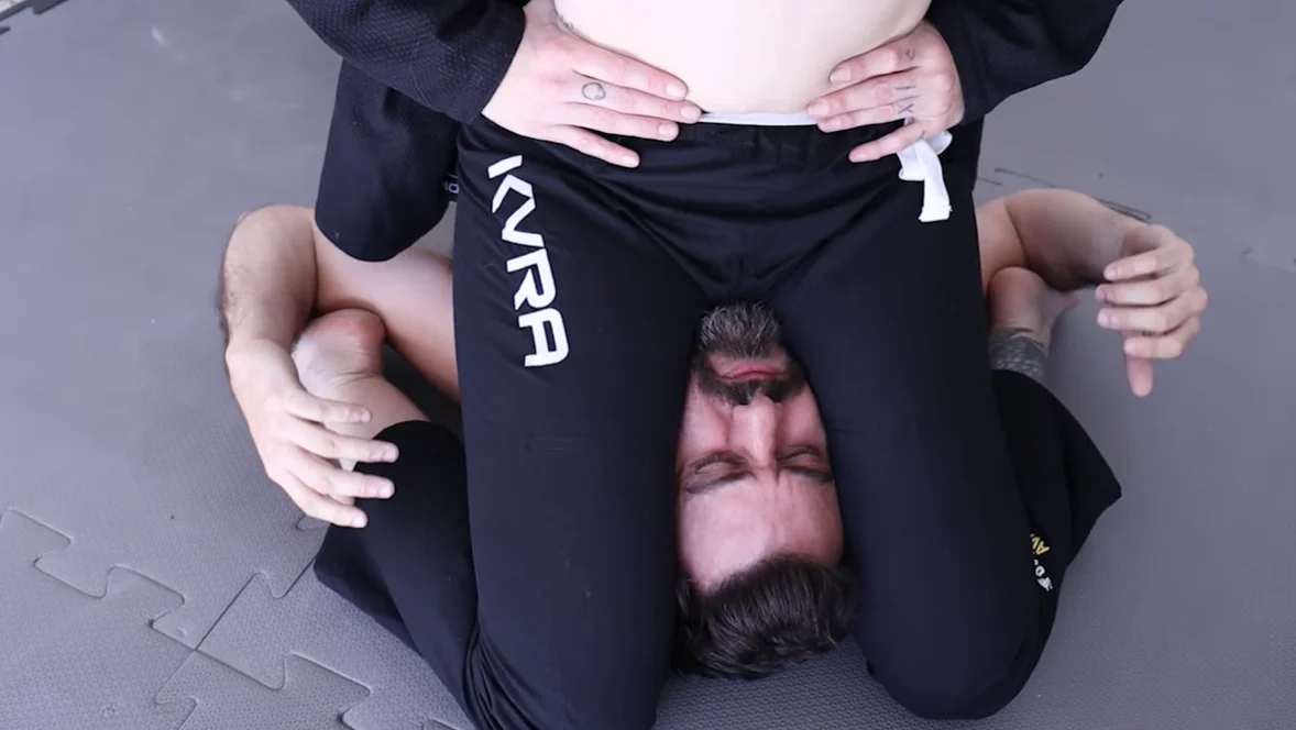 triangle hold with headscissor jiu jitsu