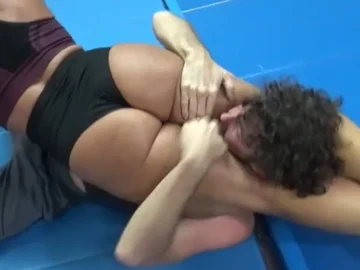 Pro Wrestler Headscissor